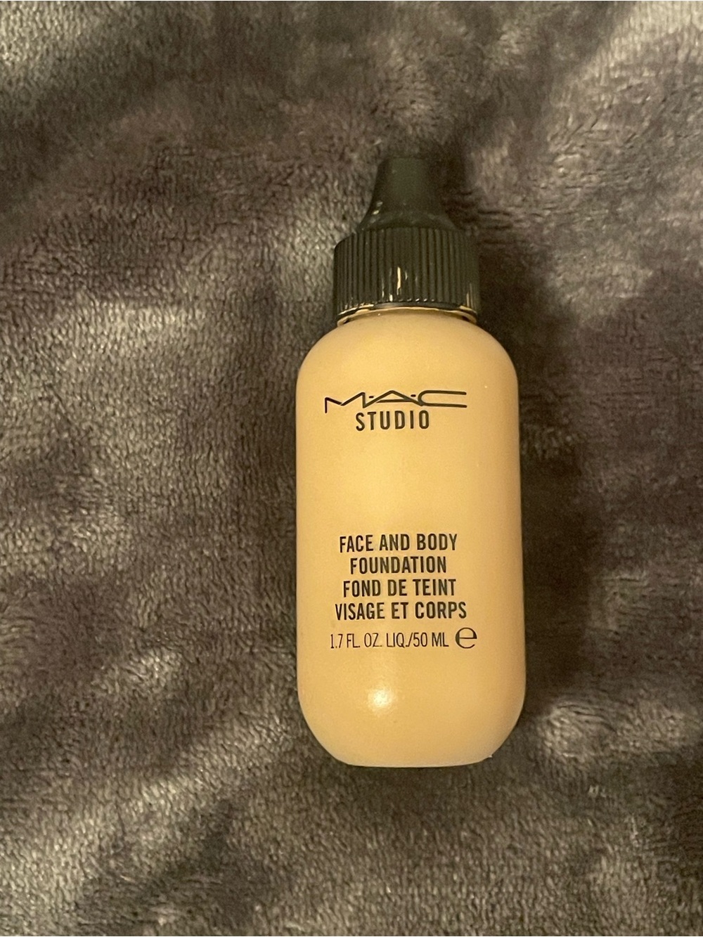 MAC Cosmetics Studio Face and Body Foundation - C3